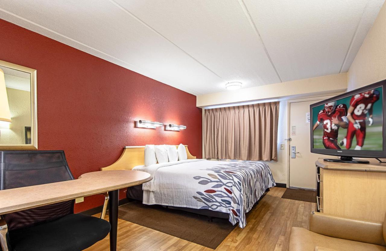 Red Roof Inn Fairmont Buitenkant foto