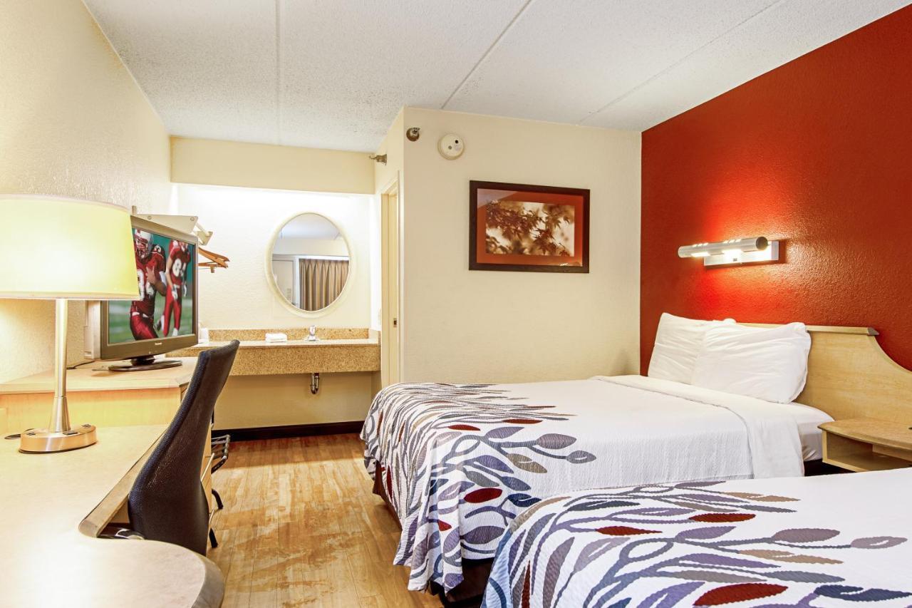 Red Roof Inn Fairmont Buitenkant foto