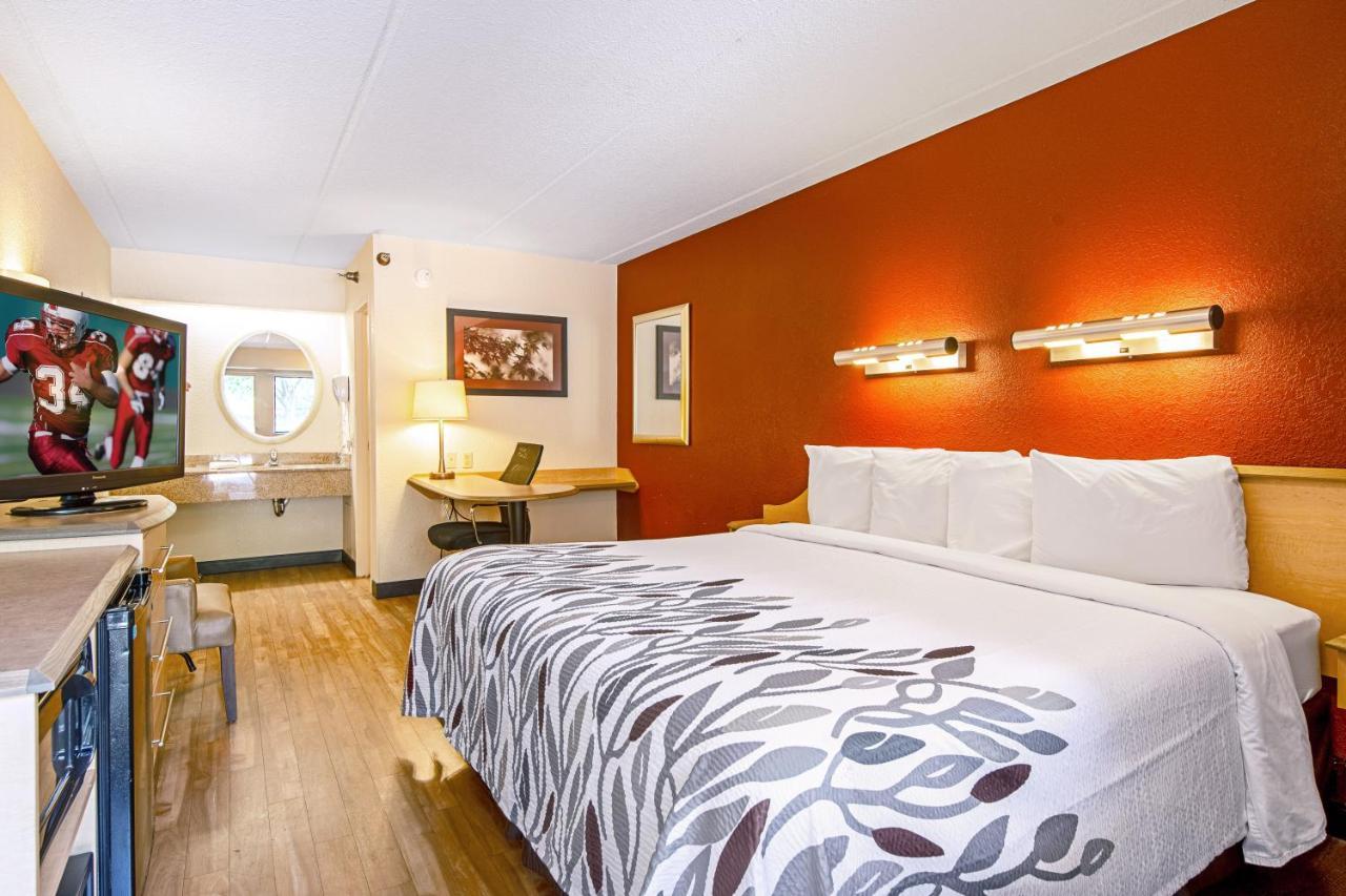 Red Roof Inn Fairmont Buitenkant foto