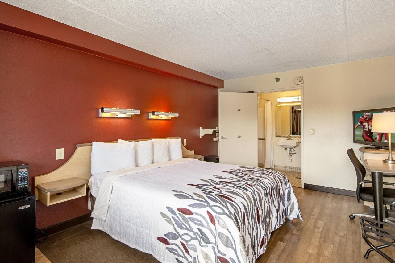 Red Roof Inn Fairmont Buitenkant foto