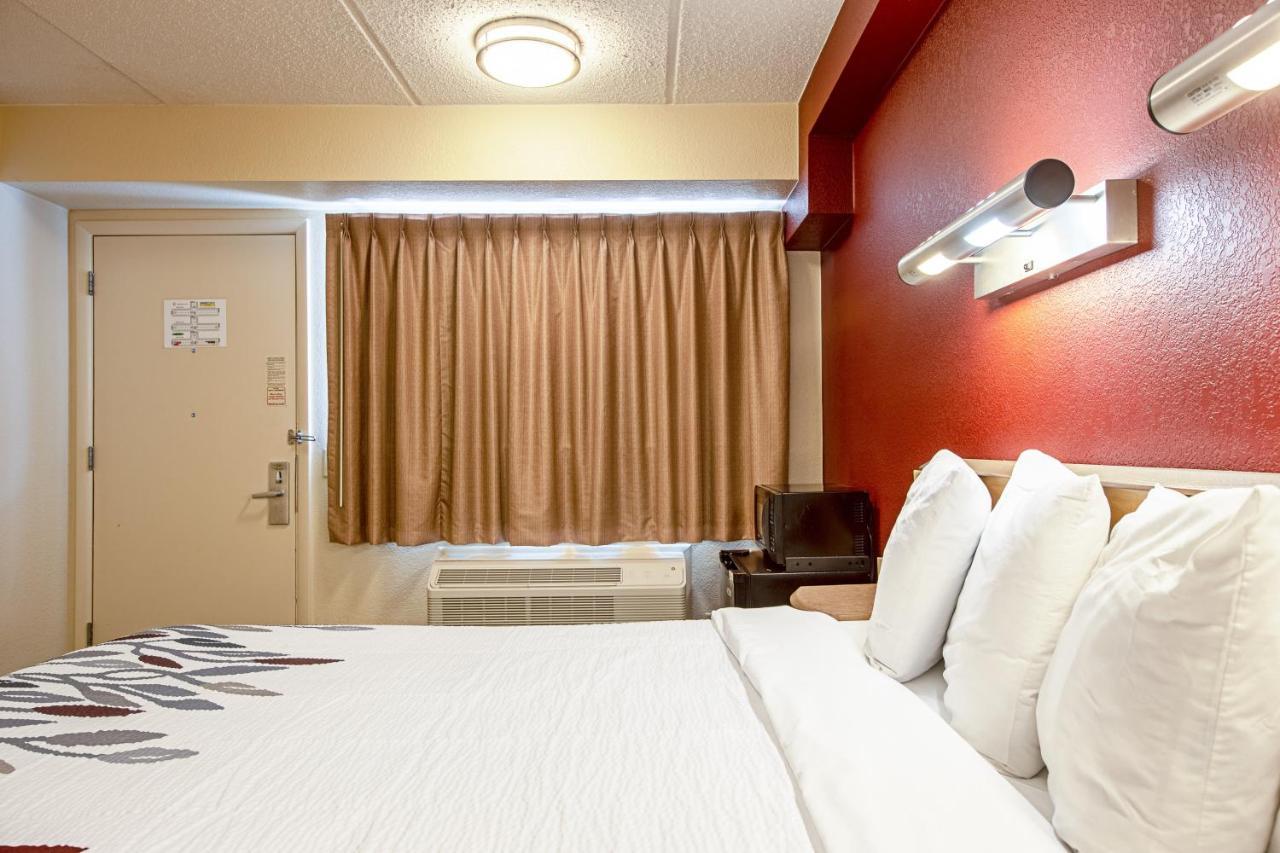 Red Roof Inn Fairmont Buitenkant foto