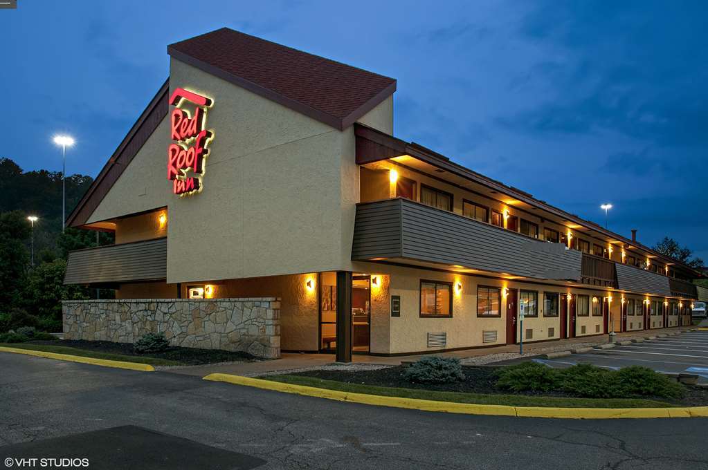 Red Roof Inn Fairmont Buitenkant foto