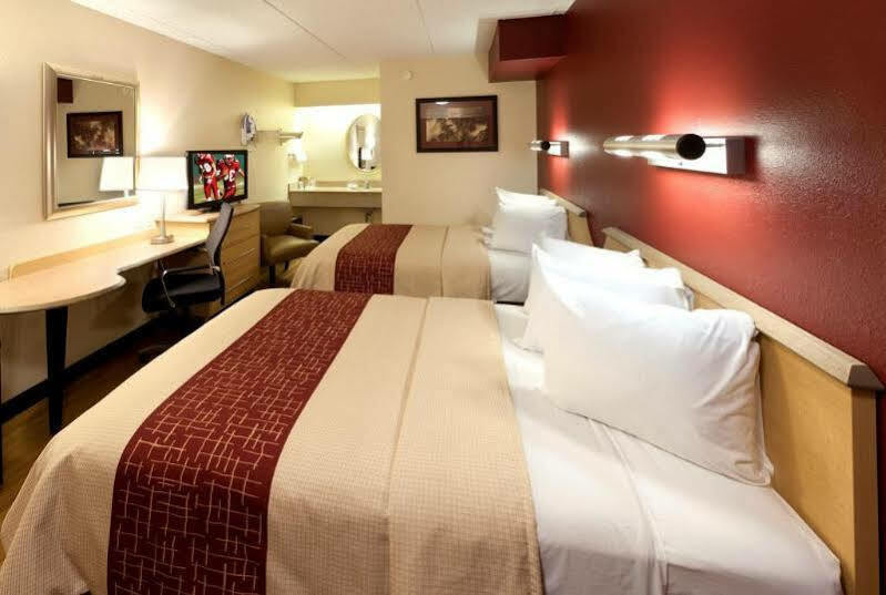Red Roof Inn Fairmont Buitenkant foto