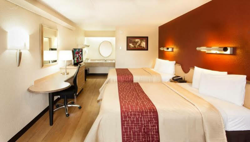 Red Roof Inn Fairmont Buitenkant foto